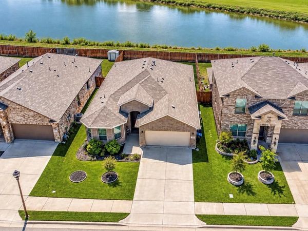 221 Oldcastle Way , Fort Worth, TX 76052