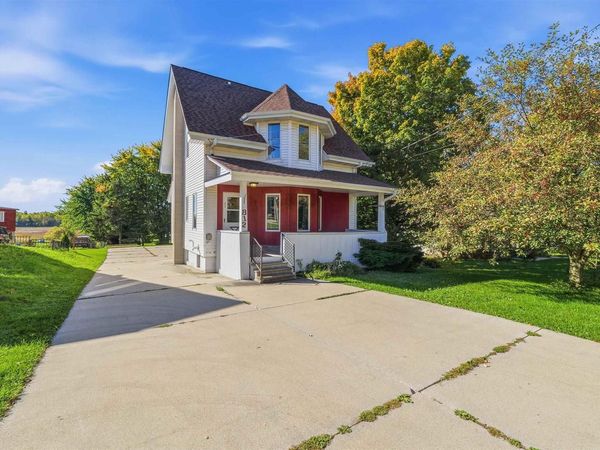 812 FOND DU LAC STREET, Mount Calvary, WI 53057