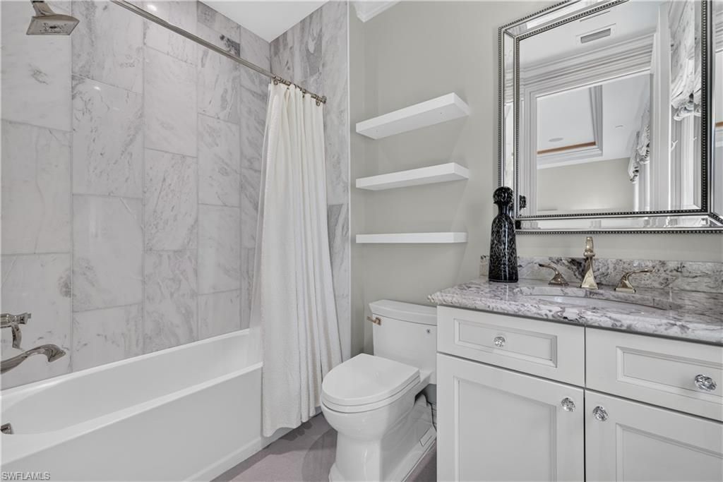 16347 Viansa Way, Unit 302, Naples, FL 34110 Photo