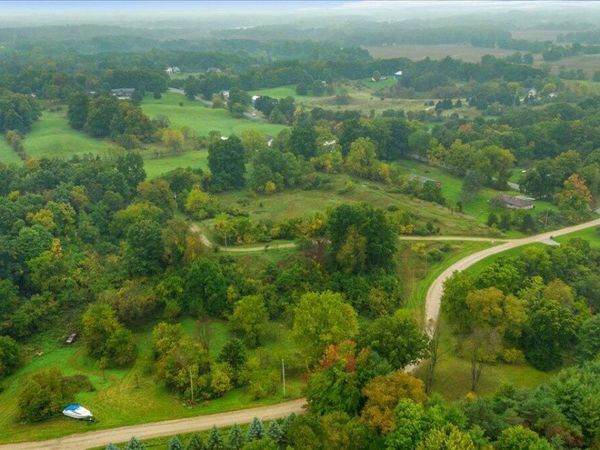 2121 Smokedrift Trail, Hastings, MI 49058