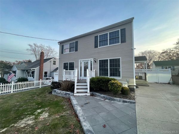 368 Ontario Street , Ronkonkoma, NY 11779