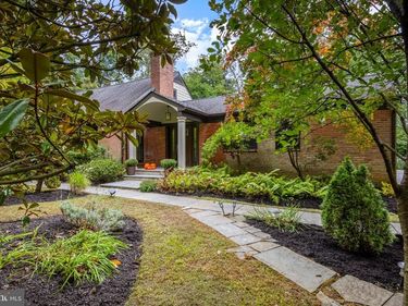 205 SPRUCE TREE ROAD, WAYNE, PA 19087