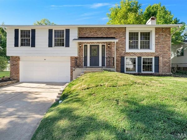 392 Genoa Drive, Ballwin, MO 63021