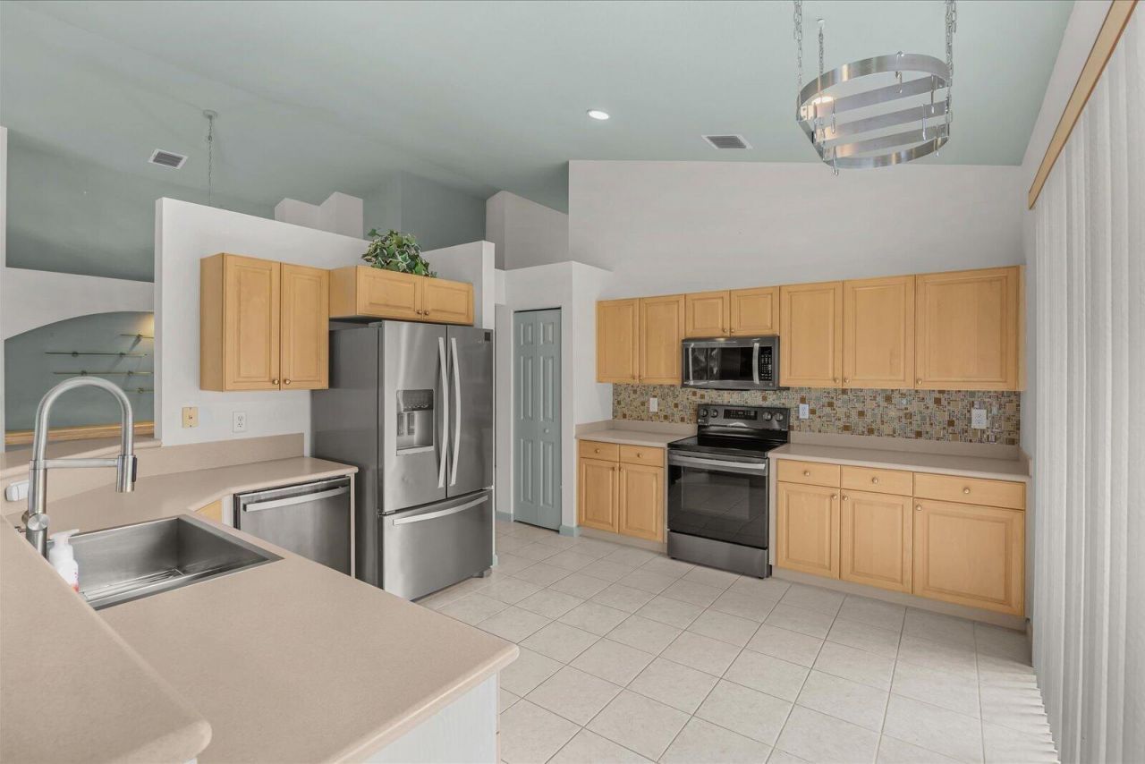 1629 SE Shelburnie Way, Port Saint Lucie, FL 34952 Photo