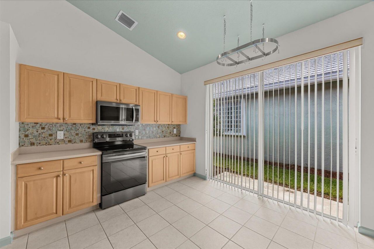 1629 SE Shelburnie Way, Port Saint Lucie, FL 34952 Photo