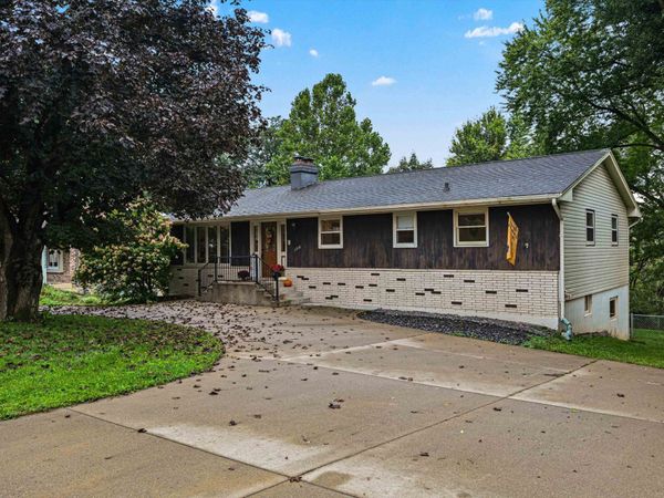 1215 Kelly Lane, Dubuque, IA 52003
