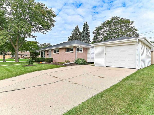 N89W15378 Cleveland Avenue, Menomonee Falls, WI 53051