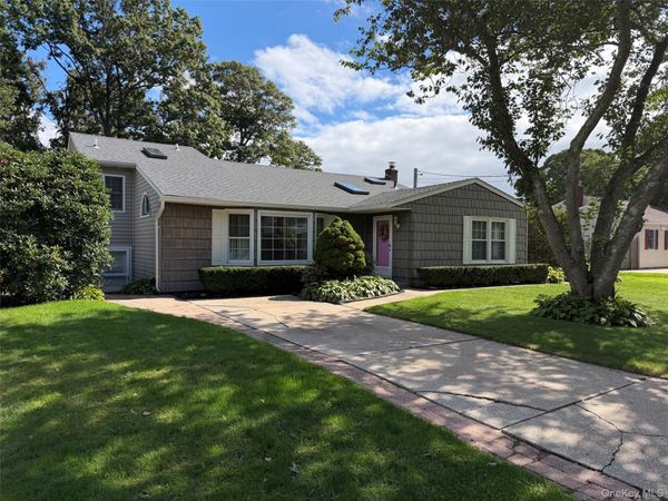 9 Milton Street , Sayville, NY 11782