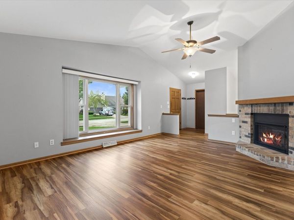 8169 S Wilding Dr, Oak Creek, WI 53154