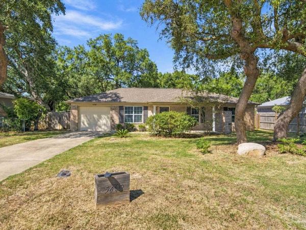 5640 Government Dr, Gulf Breeze, FL 32563