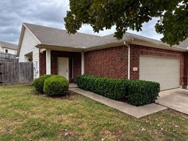 1225 Grand Central Parkway, Fort Worth, TX 76131