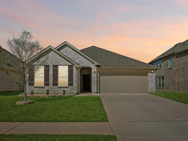 1521 Quentin Drive, Aubrey, TX 76227
