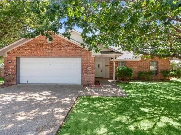 706 Rolling Hills Drive, Hewitt, TX 76643