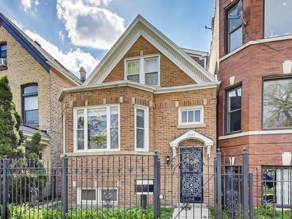 2052 N Whipple Street , Chicago, IL 60647