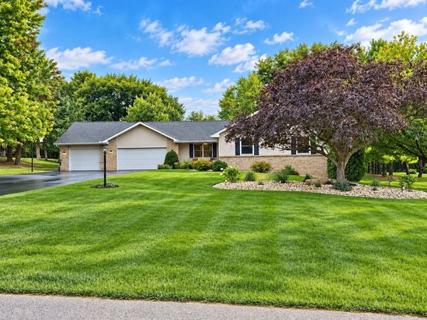 6775 Skyview Trail, Roscoe, IL 61073
