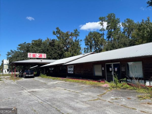 805 Bedell Avenue, Woodbine, GA 31569