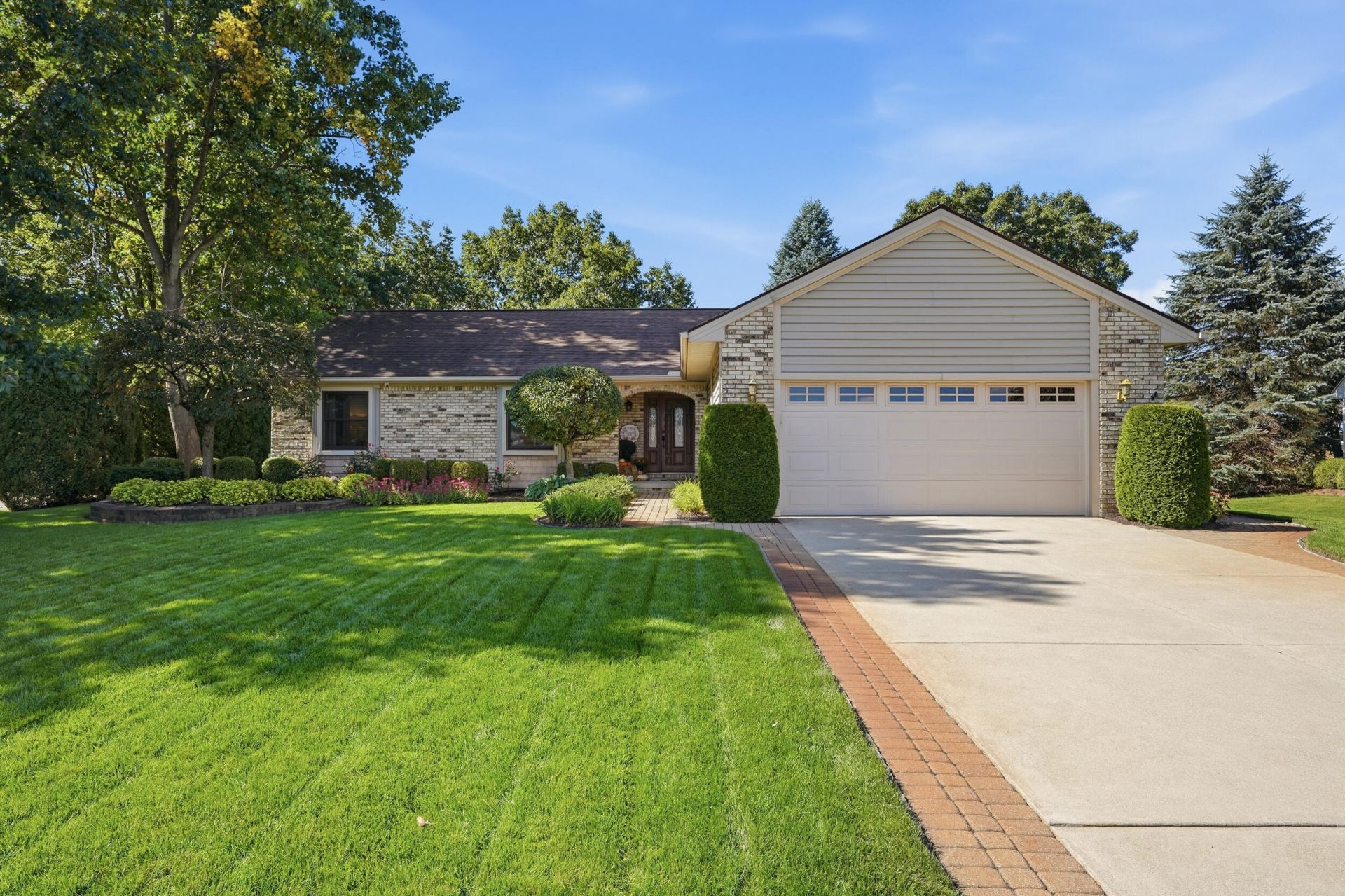 29369 Hampton Court, New Hudson, MI 48165 Main Photo