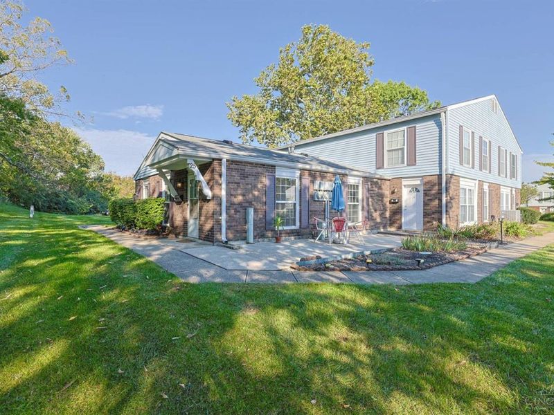 25 Moonbeam Court, Fairfield, OH 45014 Photo 2