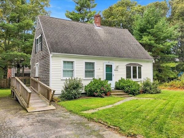 37 Gooseberry Ln, Barnstable, MA 02648