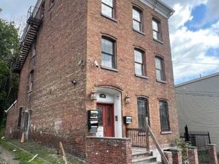 160 Ann Street 