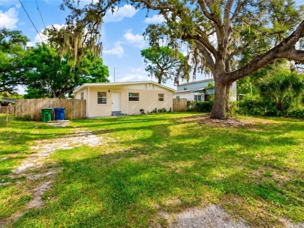 2438 N RAMONA CIRCLE , TAMPA, FL 33612