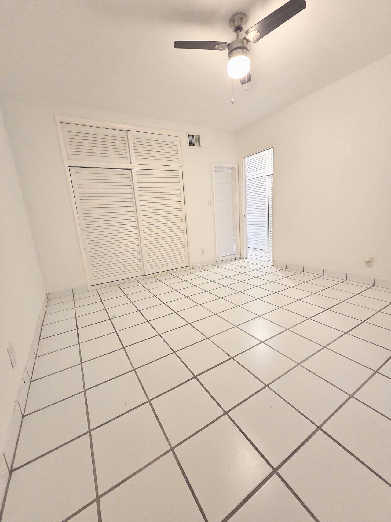 2716 NE 30th Place, Unit 105C, Fort Lauderdale, FL 33306 Photo