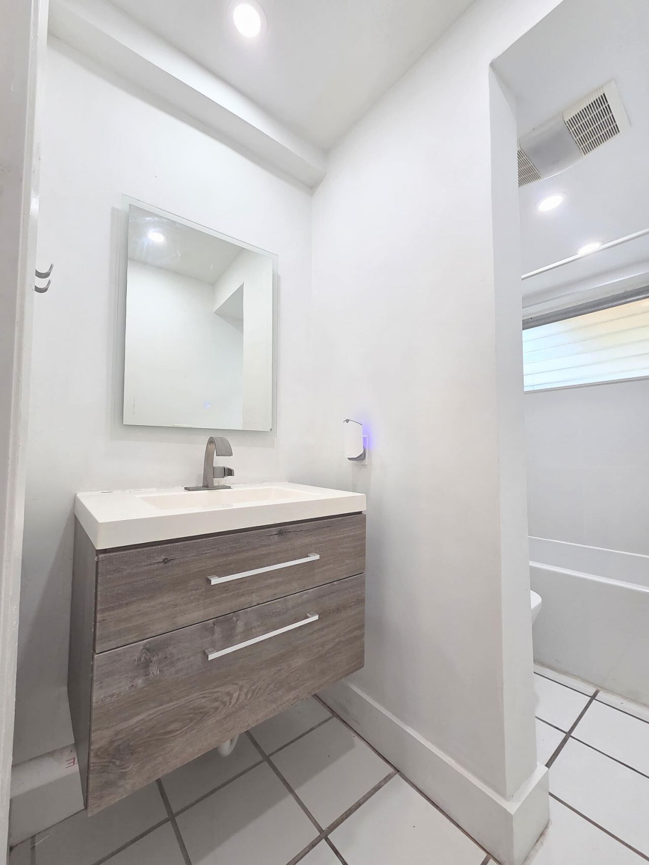 2716 NE 30th Place, Unit 105C, Fort Lauderdale, FL 33306 Photo