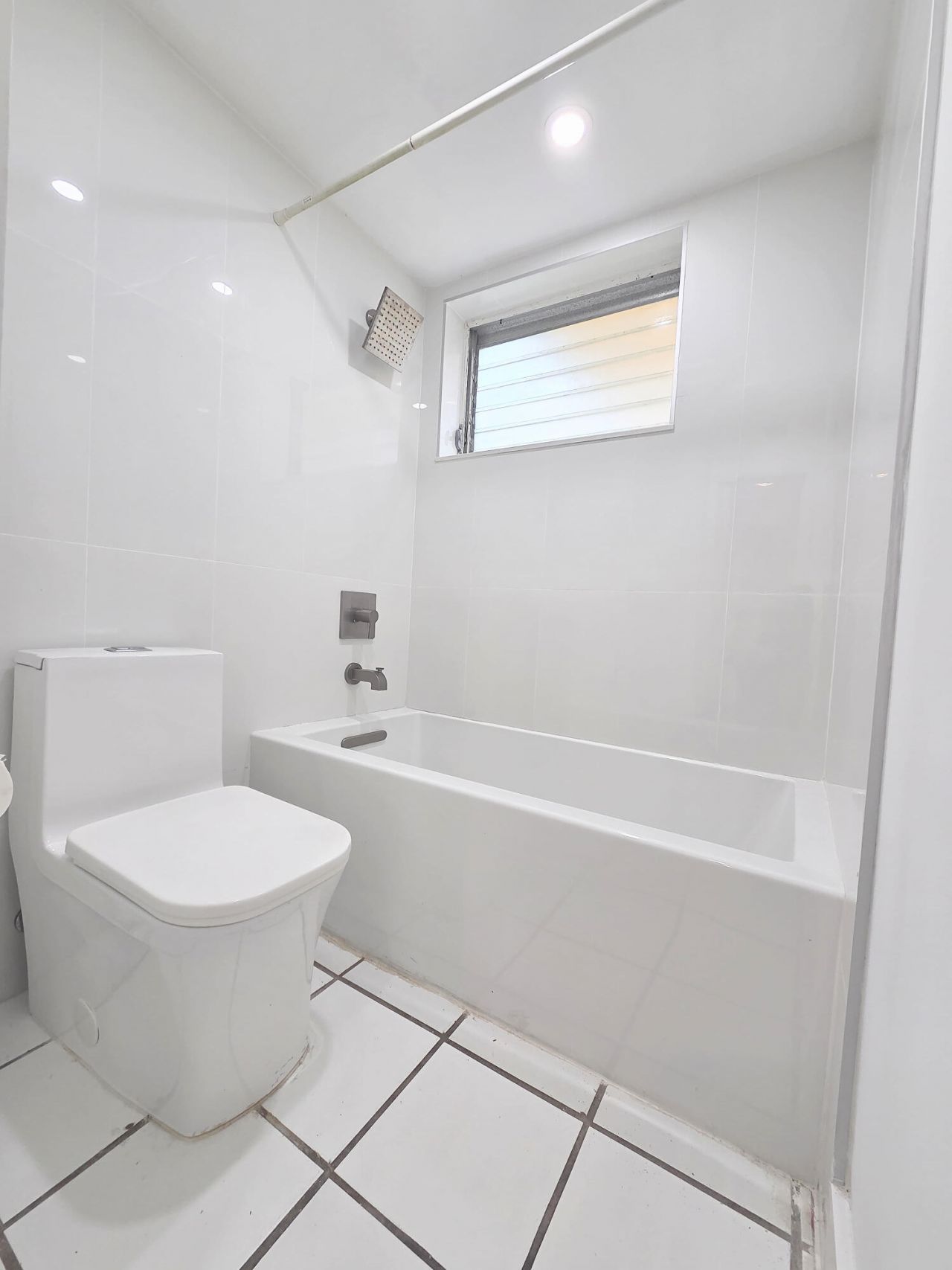 2716 NE 30th Place, Unit 105C, Fort Lauderdale, FL 33306 Photo