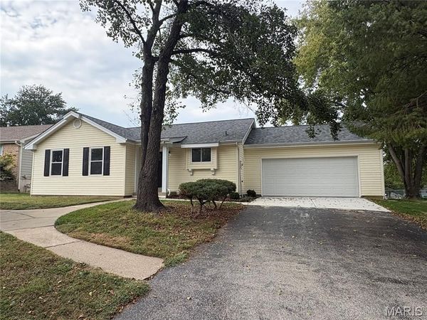 101 S Willow Grove Court, St Peters, MO 63376