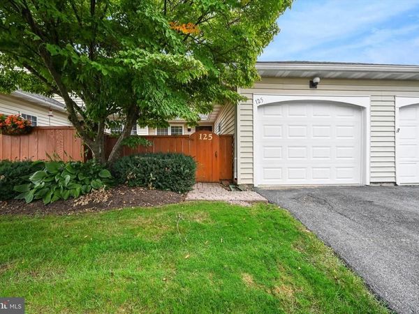 125 TREETOPS DRIVE , LANCASTER, PA 17601