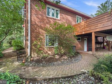 2427 N SYCAMORE STREET, ARLINGTON, VA 22207