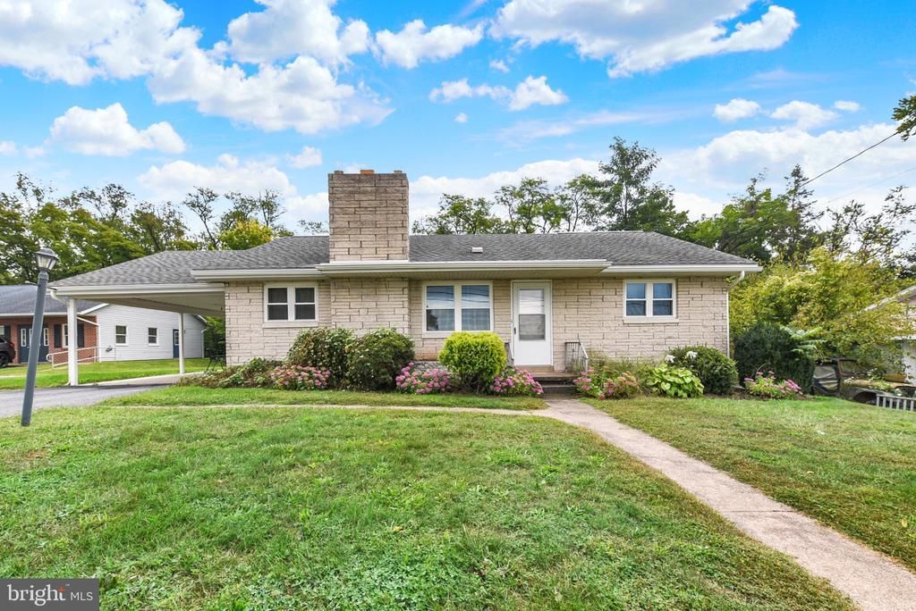 334 BERRYSBURG ROAD, MILLERSBURG, PA 17061