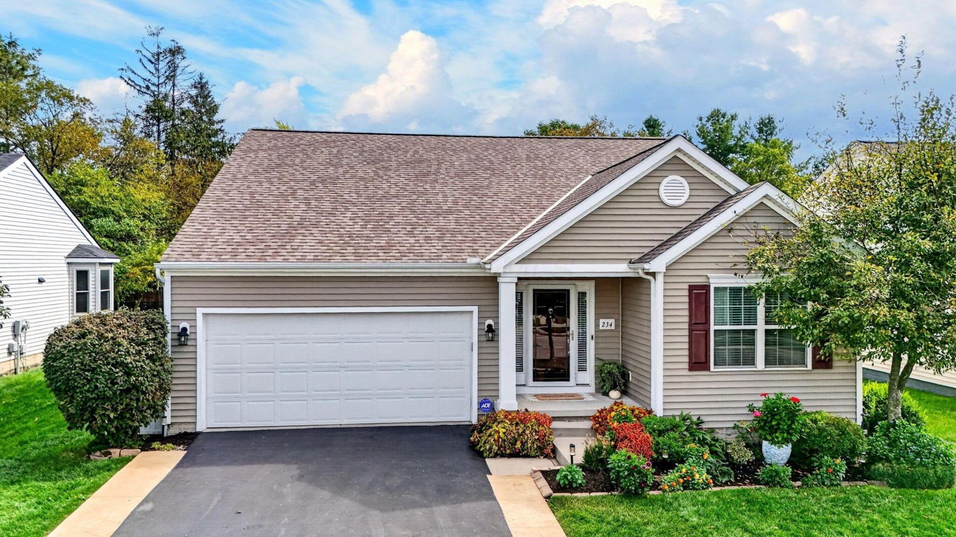 234 Rockbrook Crossing Avenue, Galloway, OH 43119 Main Photo