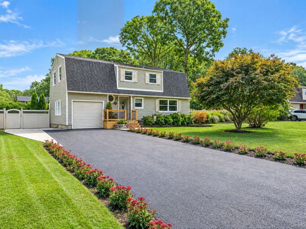 27 Wagner Drive , Coram, NY 11727