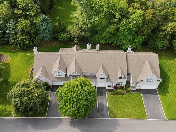 3 Arielle Court, Hauppauge, NY 11749