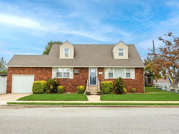 328 1st Avenue , Lindenhurst, NY 11757