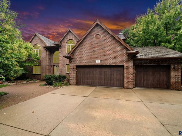 5005 Jasmine Trl, Sioux Falls, SD 57108
