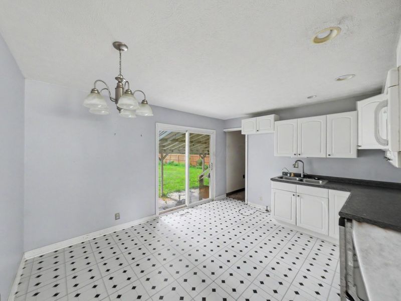 2437 Mercer Drive , Marion, OH 43302 Photo 6