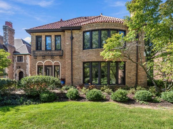 2841 N Lake Dr, Unit 2, Milwaukee, WI 53211