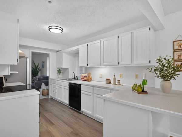 1232 Skillman Avenue W, Roseville, MN 55113