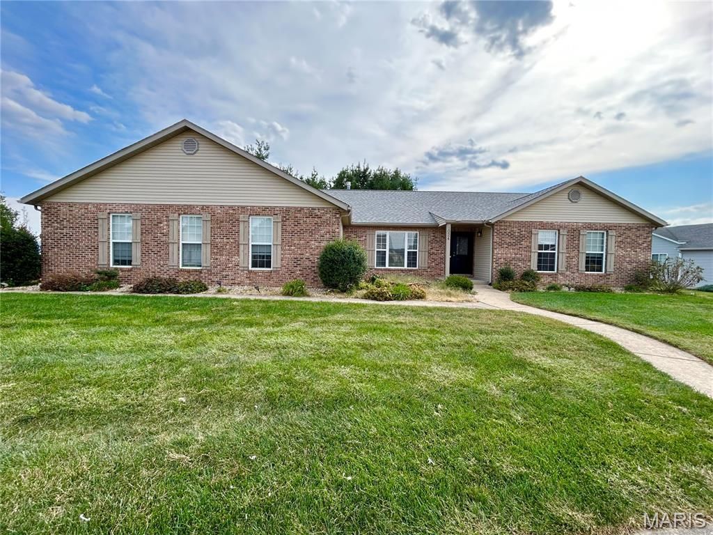 1024 W Fallen Lake Drive , Waterloo, IL 62298 Main Photo