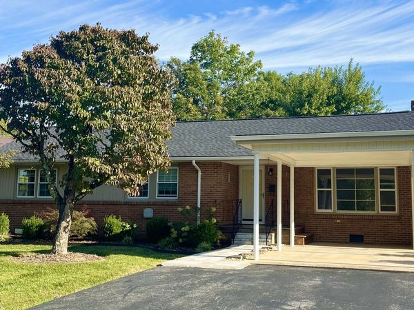 1320 Oxford Place, Johnson City, TN 37601