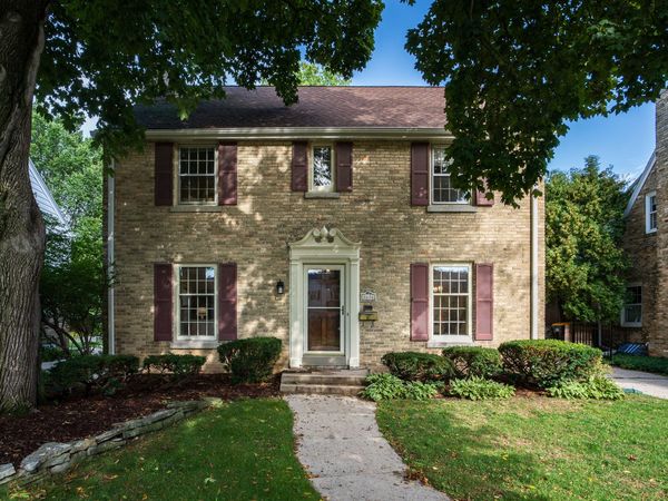 2630 N 88th St, Wauwatosa, WI 53226