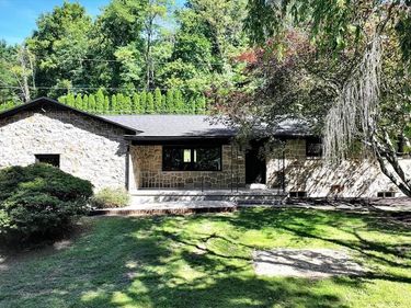 11 LOCUST LANE, ORWIGSBURG, PA 17961