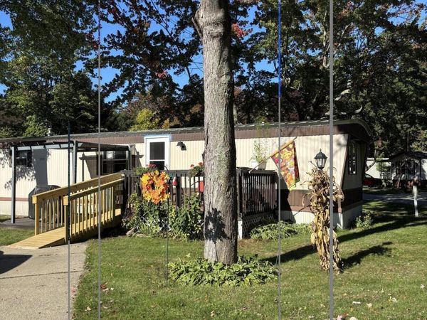 6843 Maple Lane, Fennville, MI 49408