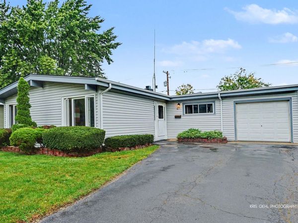 16 W Jeffery Avenue , Wheeling, IL 60090