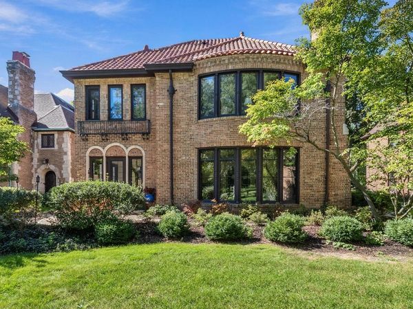 2841 N Lake DRIVE, Unit 2, Milwaukee, WI 53211
