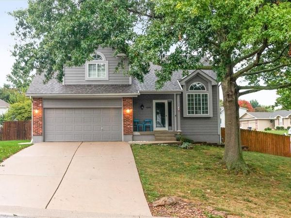 4301 NW Cortland Drive, Blue Springs, MO 64015