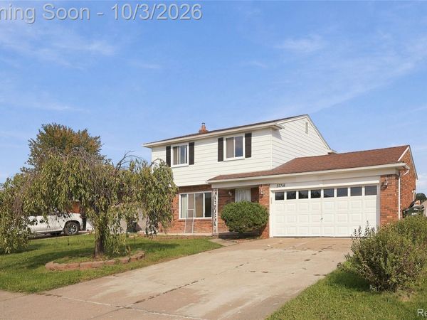 37718 Douglas Court, Sterling Heights, Mi 48310