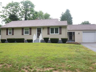 106 N Brook Rd, Springfield, MA 01119